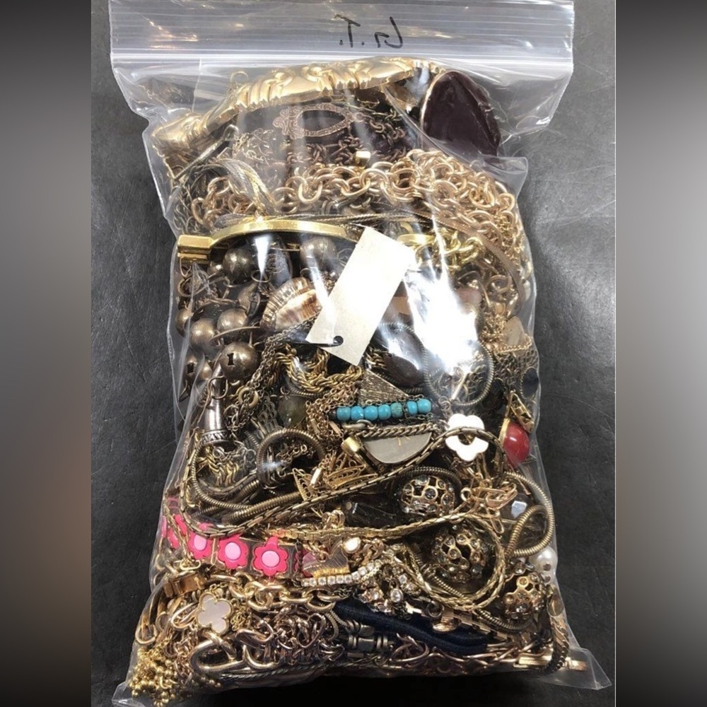 BDJ 2 LB Wearable Jewelry Lot • Everyday • Treasure Hunt • Estate Finds + More! - Picture 3 of 10